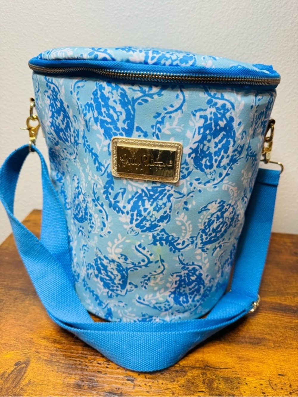 Lilly Pulitzer Blue Turtle Print Insulated Cylinder Cooler Bag Shoulder Strap